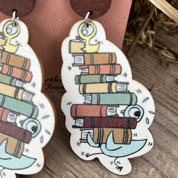 Mo Willems “Pigeon and Duck Reading Books” Teacher Book Character earrin… - Picture 7 of 12